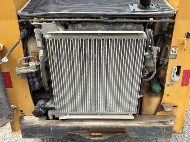 2018-deere-317g-image-19