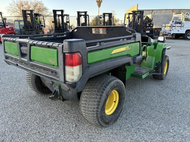 2013-john-deere-gator-image-3