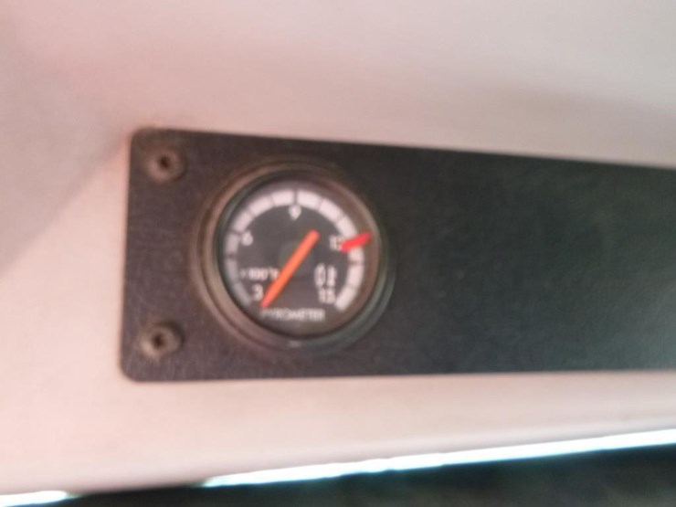 2001-freightliner-fl70-image-16