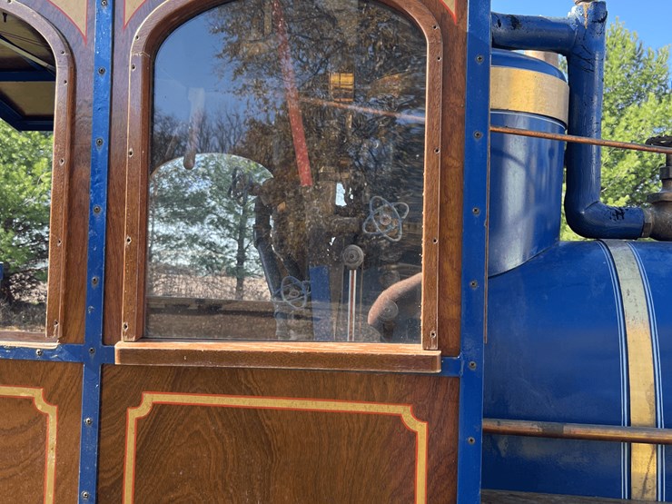 frick-steam-locomotive-with-track-image-103