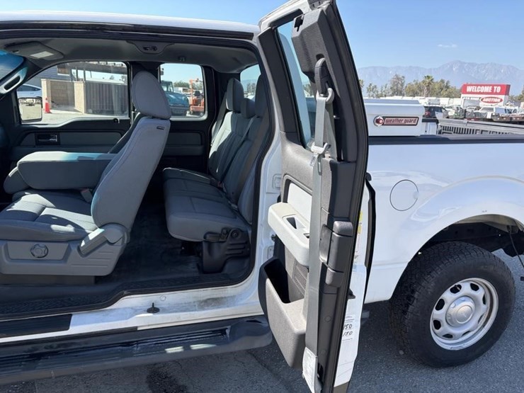 2014-ford-f150-xl-image-11