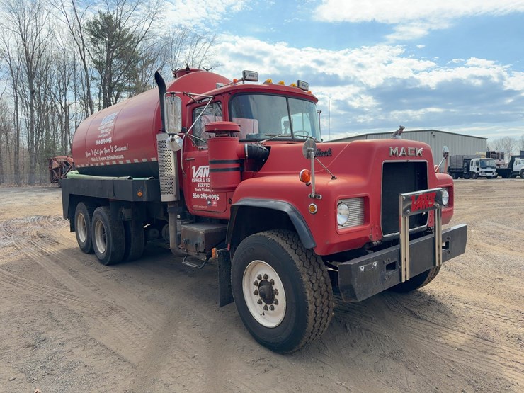 1983-mack-rd685s-image-7