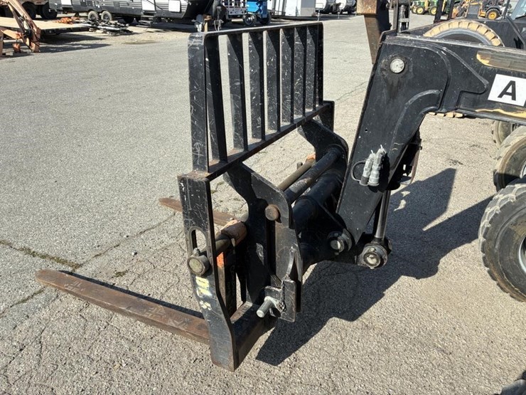 2015-jlg-g5-18a-image-8