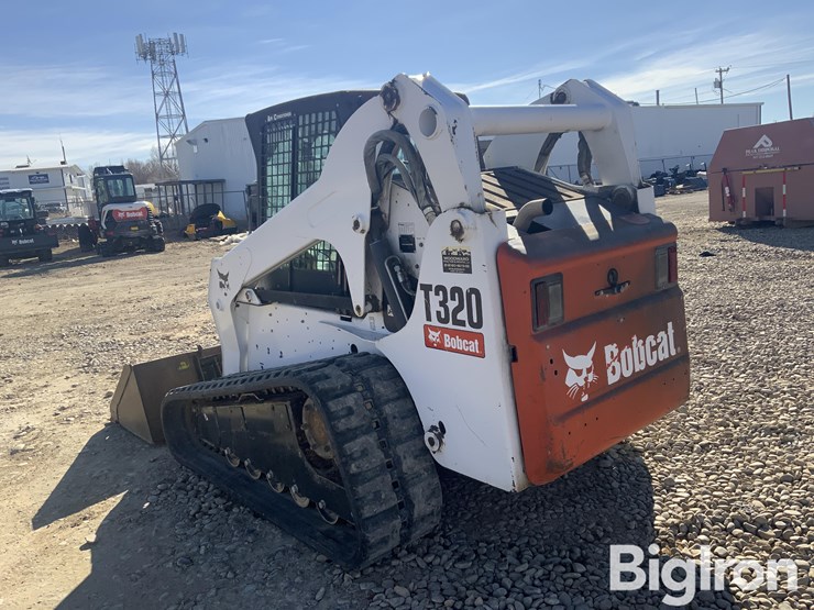 2008-bobcat-t320-image-7