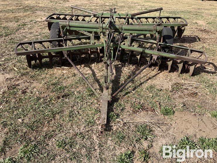 john-deere-12-image-2