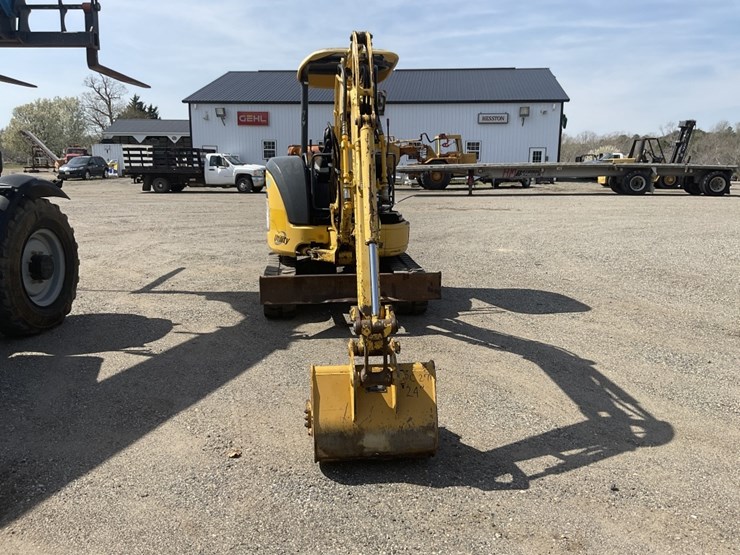 komatsu-pc27mr-image-2