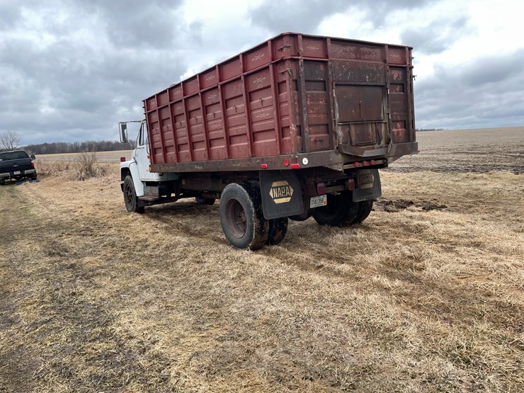 #113-•-1982-international-1754-single-axle-grain-truck-(has-wi-title)-image-4