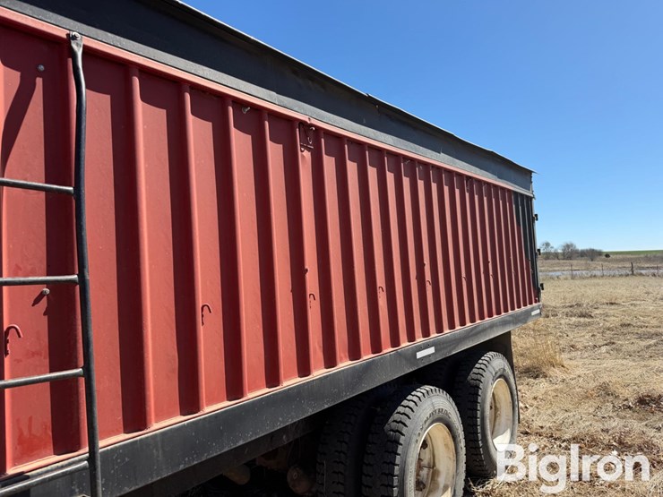 1977-ford-ln900-image-19