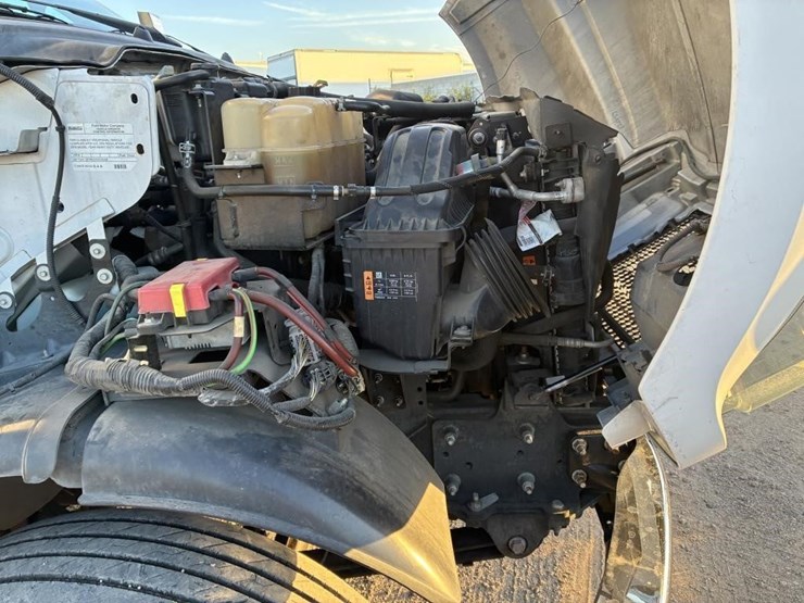 2016-ford-f650-xlt-image-10