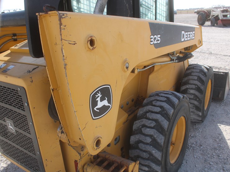 john-deere-325-image-27