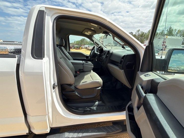 2019-ford-f150-xl-image-8