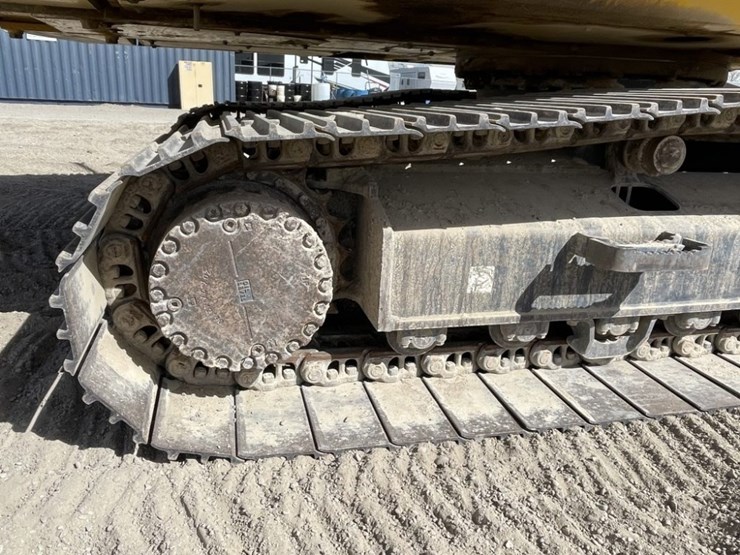 2013-komatsu-pc210-lc-10-image-33