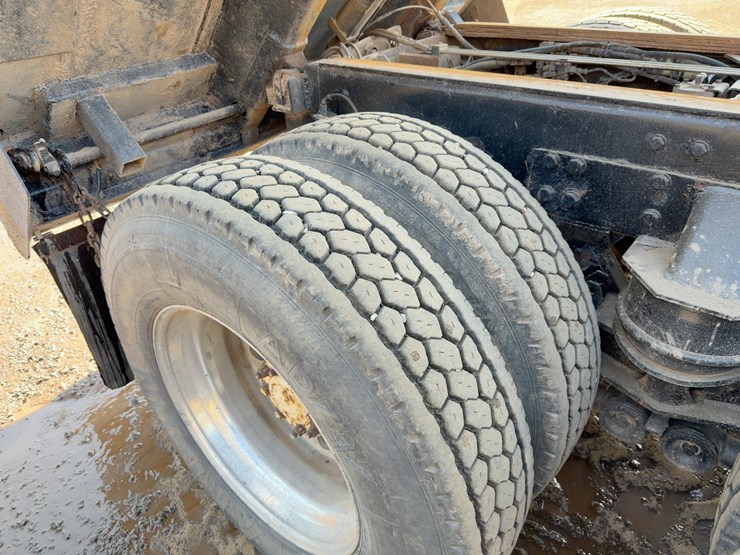 2001-kenworth-t800-image-22