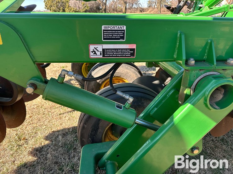 2014-john-deere-2623-image-16