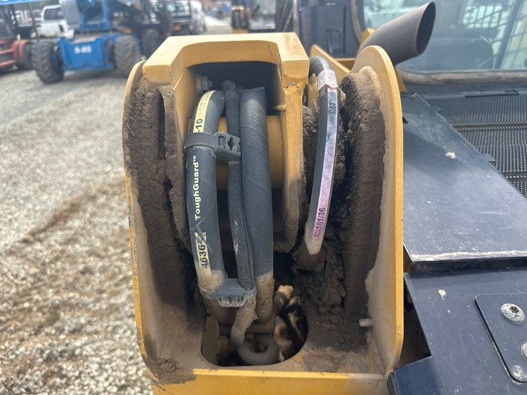 2019-caterpillar-239d-image-18