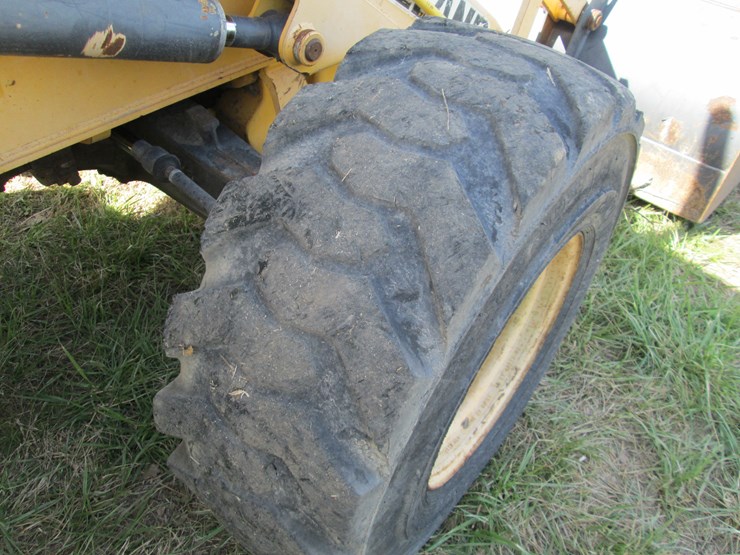 new-holland-b95b-image-18