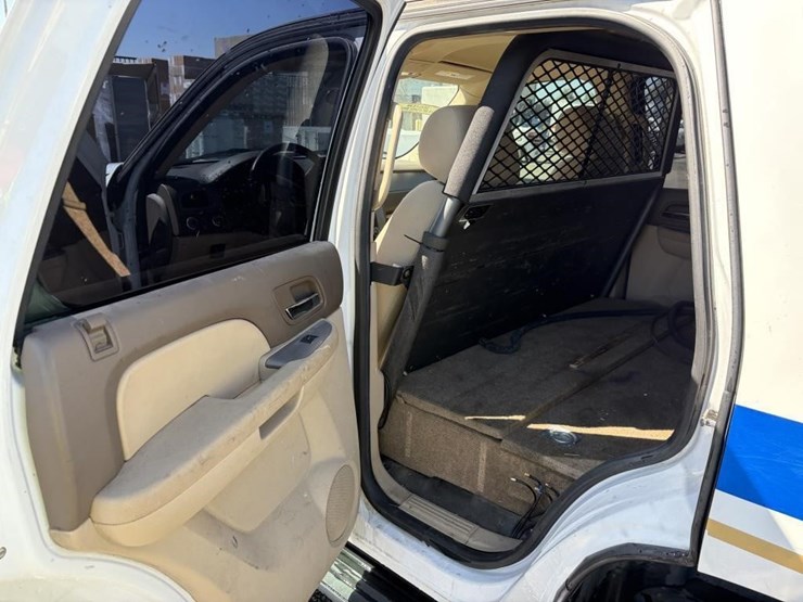 2013-chevrolet-tahoe-image-15