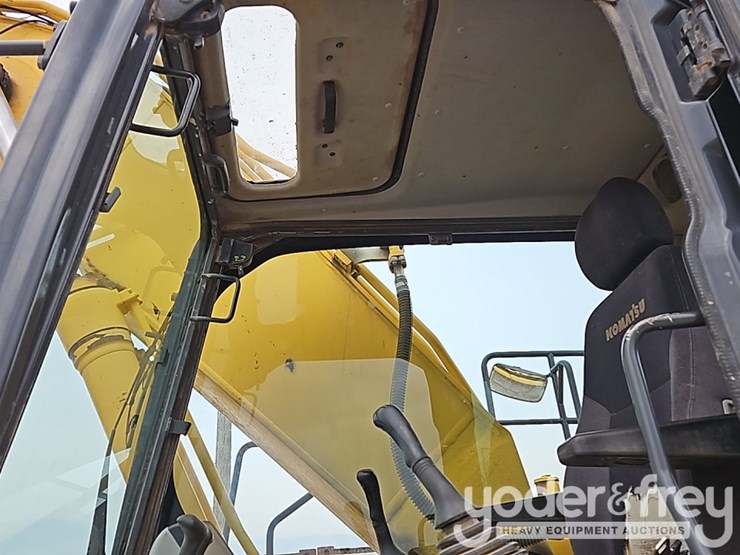 2016-komatsu-pc210-lc-11-image-25