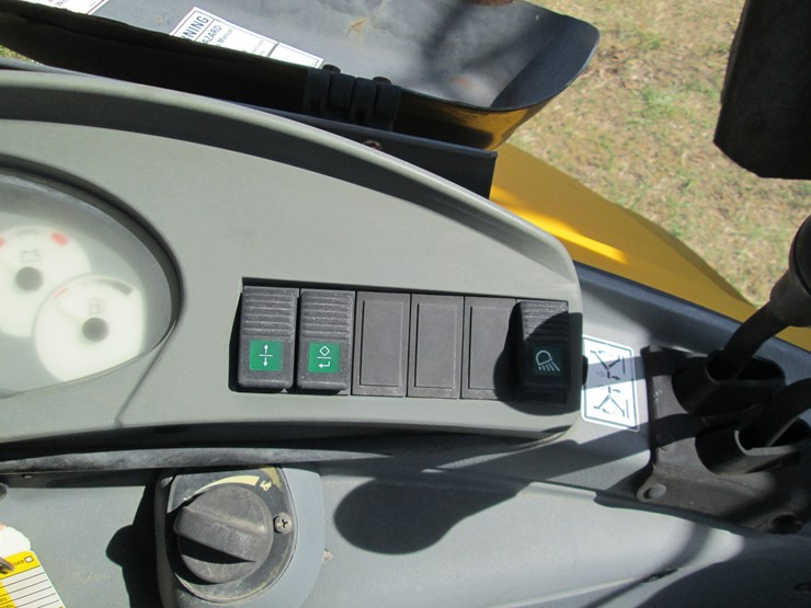 new-holland-b95b-image-46