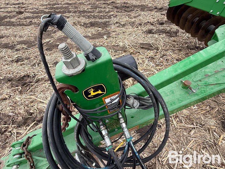 2014-john-deere-2310-image-12
