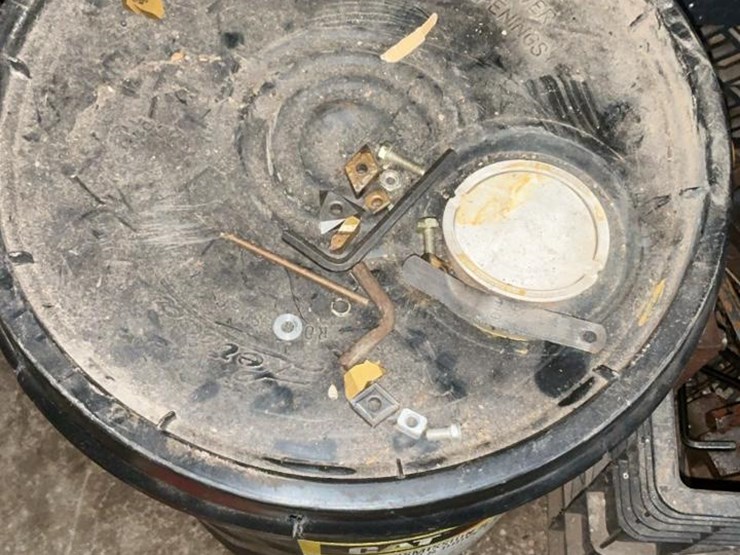 #235-•-hydraulic-pump,-tools,-and-parts-image-5