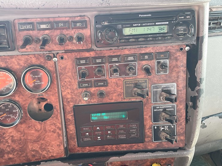 2004-kenworth-t800-image-115