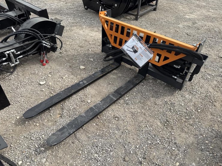 #30-•-48"-skid-steer-hydraulic-pallet-forks---land-honor-image-1