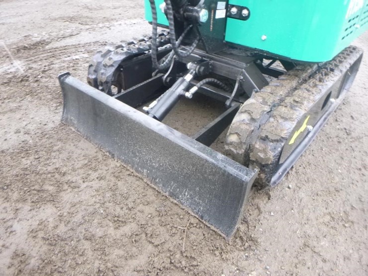 2025-agt-h15r-hydraulic-excavator-image-15