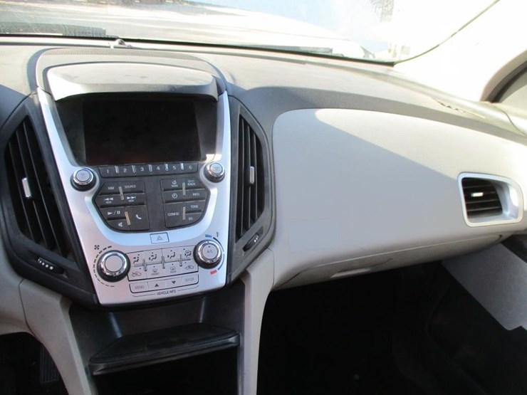 2016-chevrolet-equinox-ls-image-10