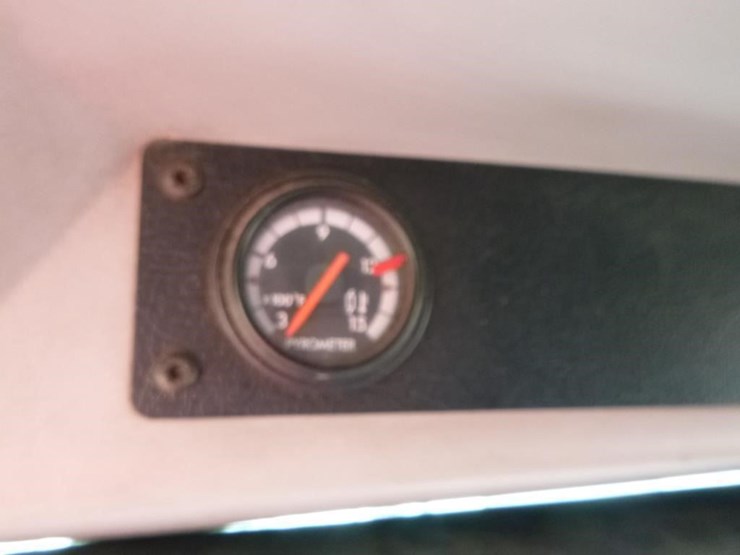 2001-freightliner-fl70-image-16