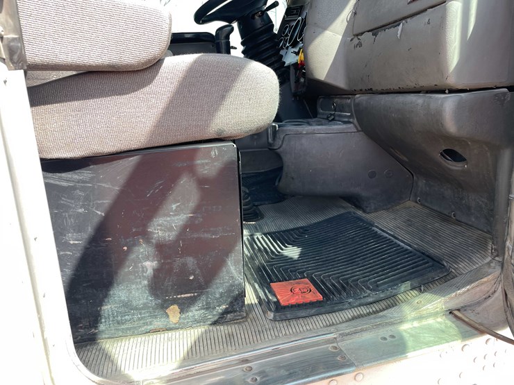 2004-kenworth-t800-image-90