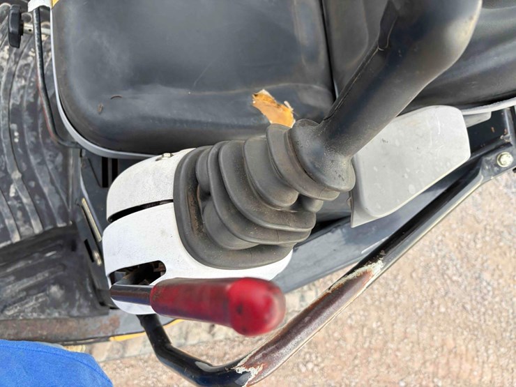 2016-deere-35g-image-16