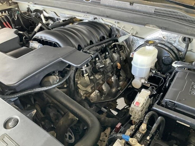 2015-chevrolet-tahoe-image-10