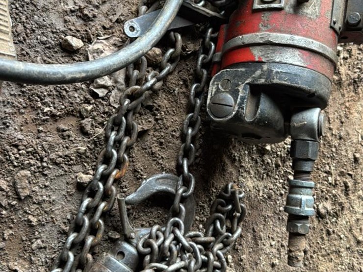 #244-•-turbo-pneumatic-foot-pump,-and-1/2-ton-hoist-image-3