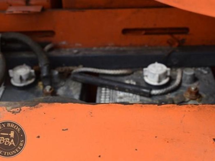 2013-jlg-e300ajp-image-35