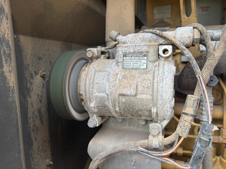 2005-deere-624j-image-55