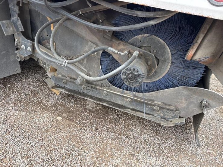 2001-freightliner-fc70-image-11