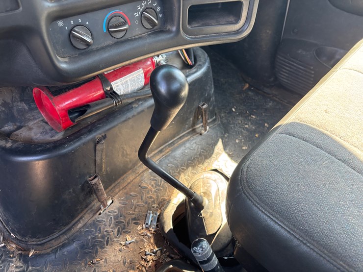 #300-•-2006-gmc-c6500-forestry-chip-truck-image-22