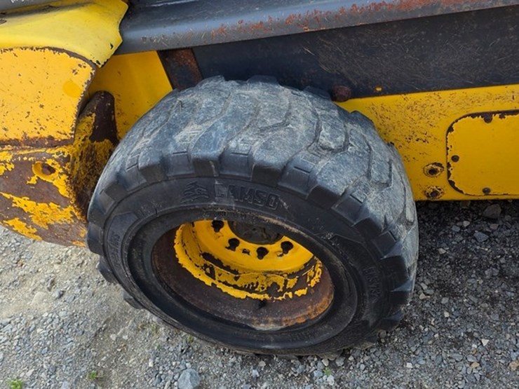 new-holland-l220-image-11