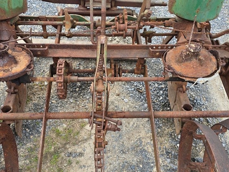 john-deere-3pt.-2-row-cornplanter-image-5