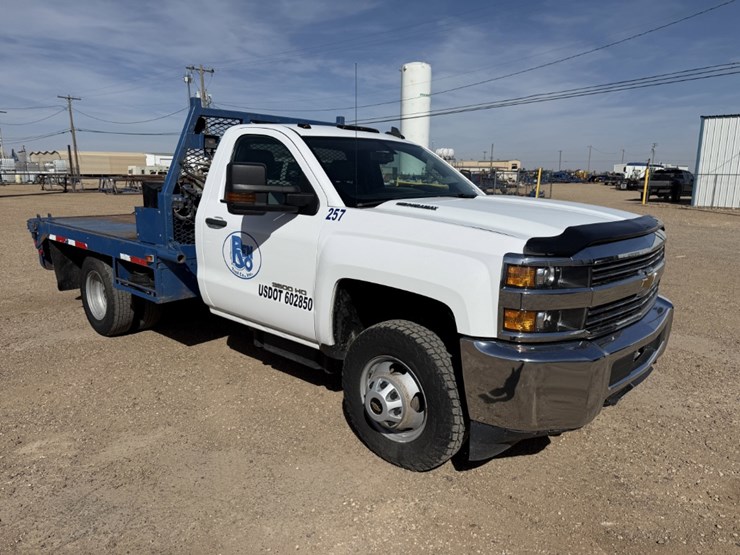 2016-chevrolet-silverado-3500hd-image-1