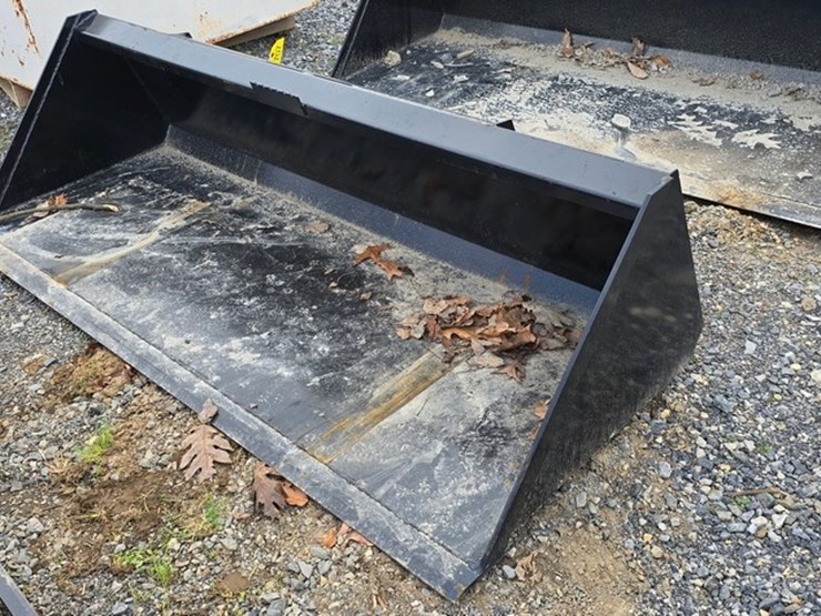 new-swict-78"-skidloader-bucket-image-3