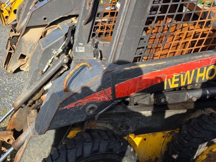 new-holland-ls140-image-24