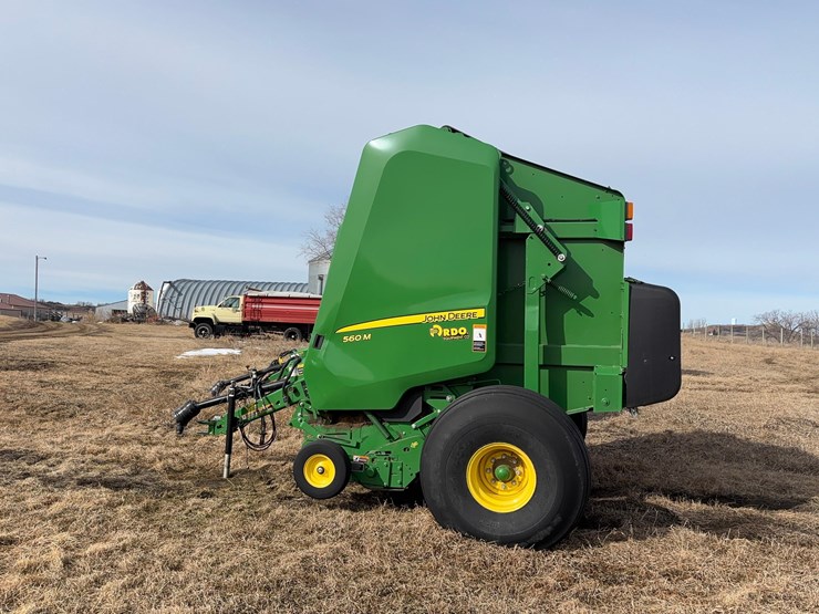 john-deere-560m-image-3