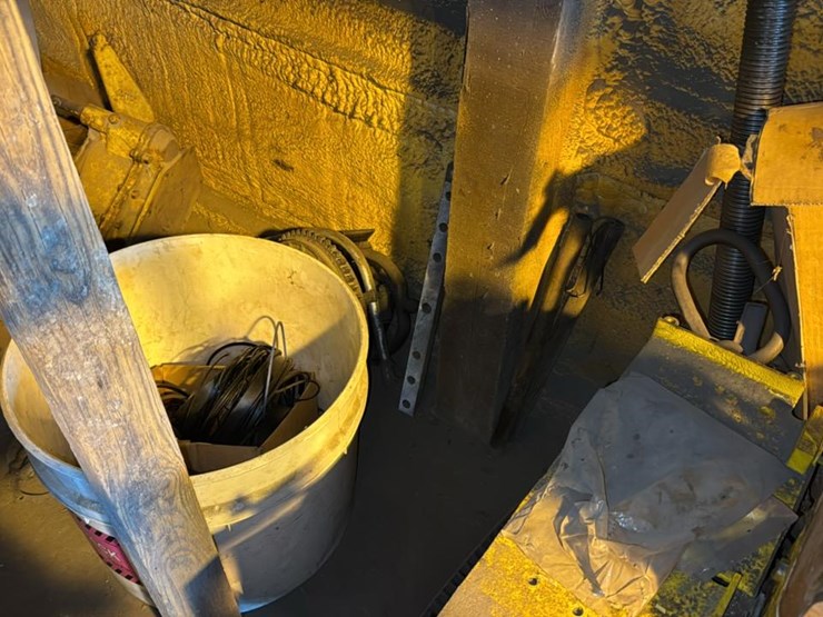 #260-•-cat-engine-and-parts-along-east-wall-image-8