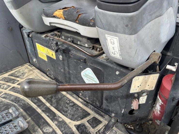 2010-caterpillar-303-image-32