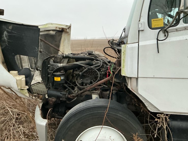 1995-freightliner-fl70-image-14