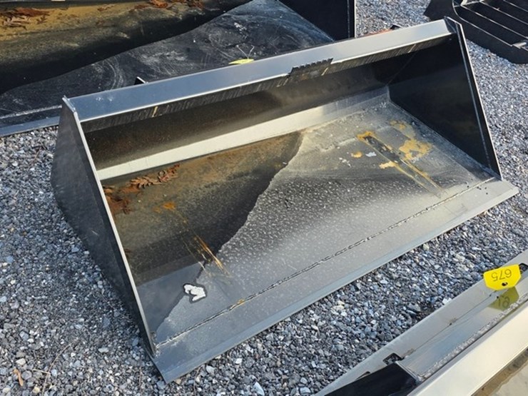 new-swict-66"-skidloader-bucket-image-3
