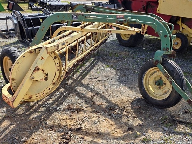 john-deere-dolly-wheel-rake-image-1