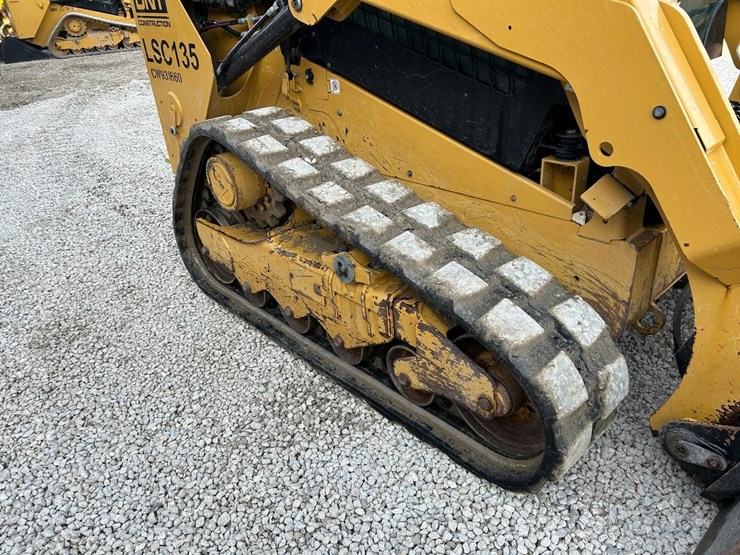 2023-caterpillar-259d3-image-12